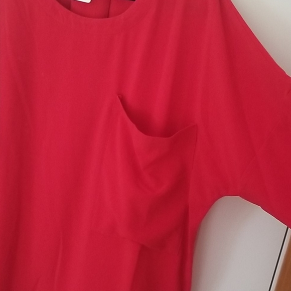 🌲Red crepe top - Picture 4 of 8